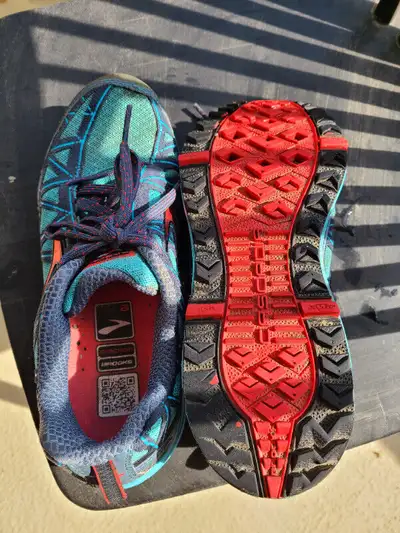 Brooks trail running / hiking shoes, women's 7, View more
