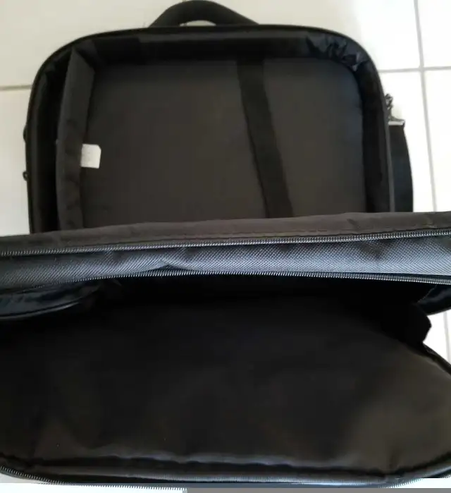 INIT LAPTOP CASE  in Laptop Accessories in Markham / York Region - Image 4