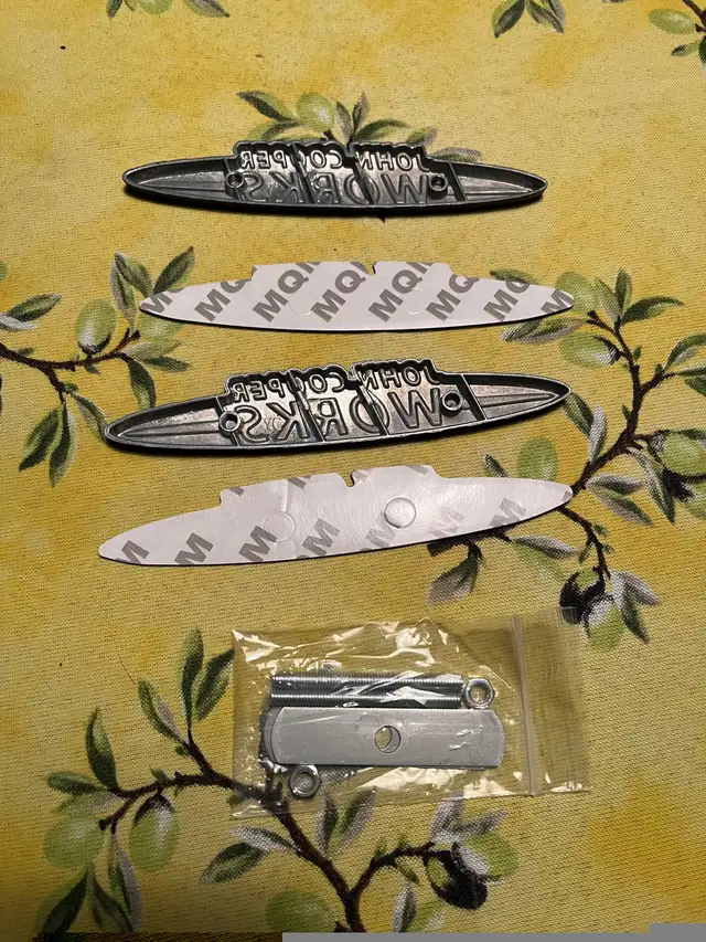 Logo, emblème Mini John Cooper Works in Auto Body Parts in Longueuil / South Shore - Image 5