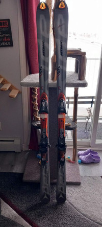 Atomic 170 cm Skis