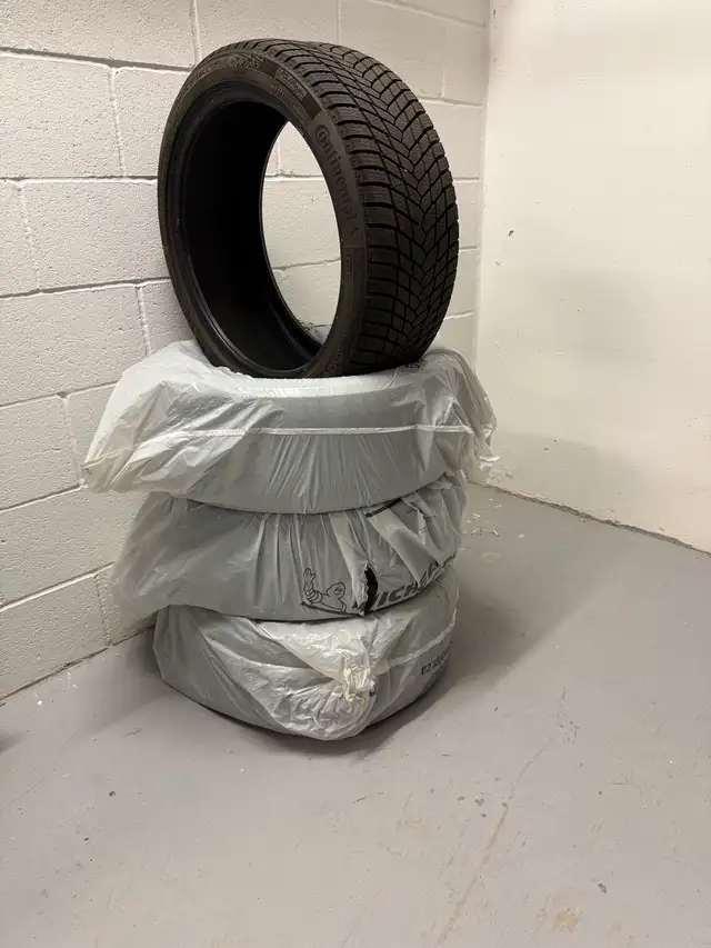 Continental Winter Tires (225/40 R18) - Almost New in Tires & Rims in Mississauga / Peel Region - Image 2