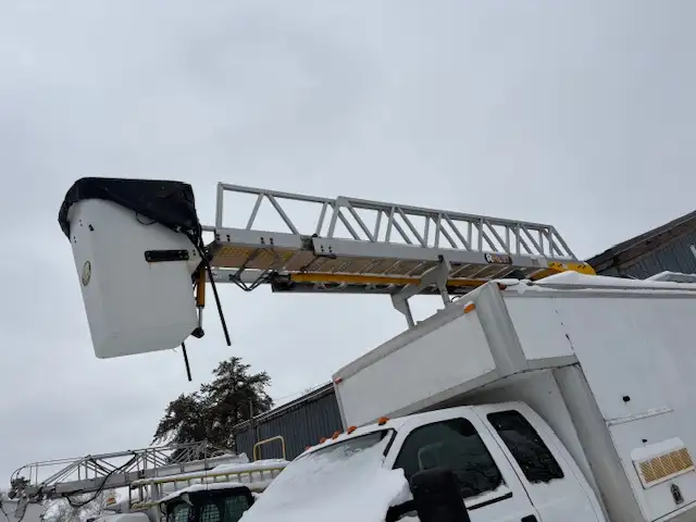 2012 Ford F450 Cube truck with RH aerial ladder in Cars & Trucks in Kenora - Image 5