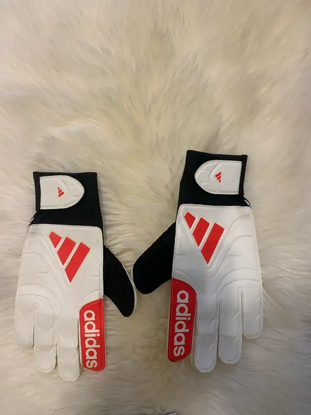 Adidas Goalie Gloves in Soccer in Oshawa / Durham Region - Image 3