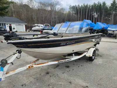 For sale is a 2003 16ft Crestliner. It's powered with a 2022 115 4 stroke Suzuki. Motor works and ru...