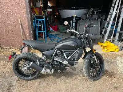 54km on it paid 13000$ last summer to big for daughter she’s wants something smaller that’s why sell...