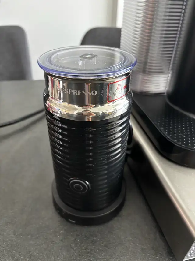 Nespresso Vertuo Machine, Milk Frother, Capsule Drawer+capsules62865712181762124
