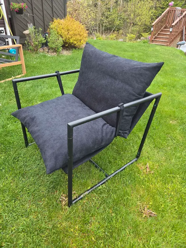 Zinus indoor chair,new,black in color in Other United States in Canada - Image 3