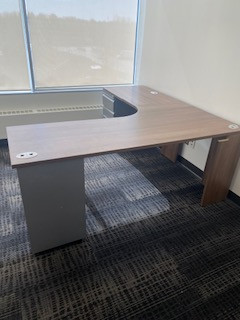 L-Shape Office Desk in Other Business & Industrial in Ottawa - Image 2