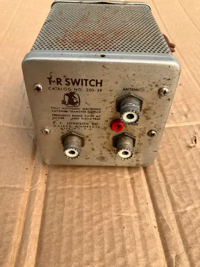 Johnson T-R Switch part number 250-39 for ham radio in restorable condition. The original 6X4 tests...