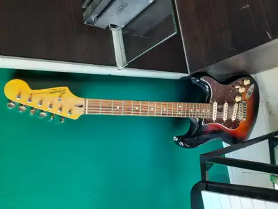 Stunning 60s vibe 3 colour starburstfinish/gloss tinted neck Solid alder/nato body Maple vintage tin...