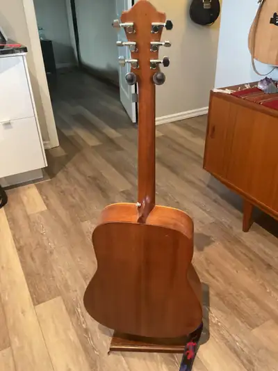 Duncan Africa mahogany guitar, View more