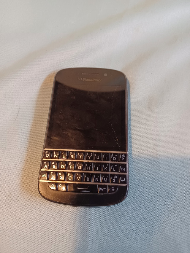 Blackberry phone SQN 100-5 RFP121LW  in Cell Phones in Calgary - Image 3