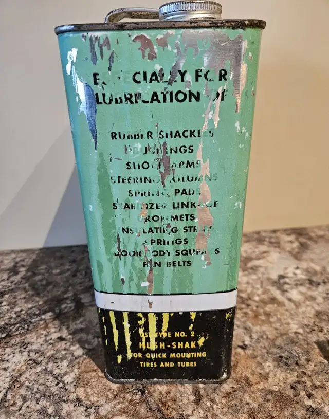 Vintage Whiz hush-shak oil can in Arts & Collectibles in Kelowna - Image 6
