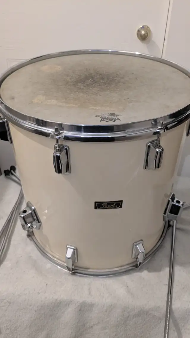Pearl wood fibergass 70s in Drums & Percussion in West Island - Image 5