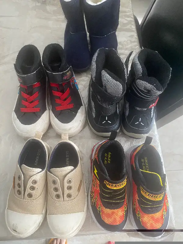 Kids shoes from 2 to 4 year old for boys (all brands ) in Multi-item in City of Montréal - Image 4