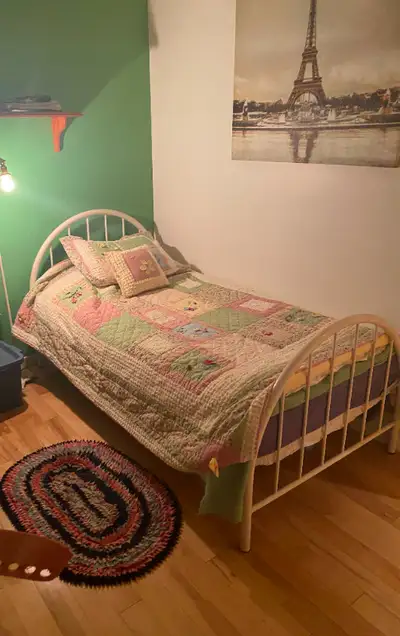 CHAMBRE PRIVÉE À LOUER Meublée, chauffée, cuisine complète partagée, laveuse, sécheuse, internet ill...