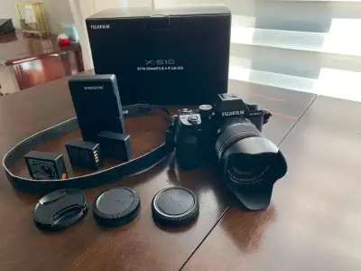 Je vends mon appareil fujifilm XS-10. Ils vient avec un objectif 18-55mm ainsi que trois batteries e...