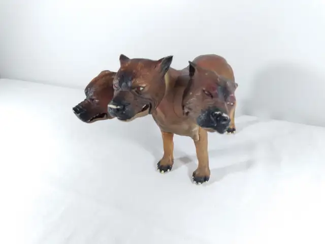 Vintage Harry Potter FLUFFY The 3 Headed Dog in Arts & Collectibles in Moncton - Image 8