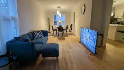 A bedroom is available in a newly renovated house in the desirable Erin Mills neighbourhood. Share t...