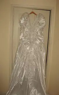 Eve of Milady Retro Wedding Gown size 14 (M)