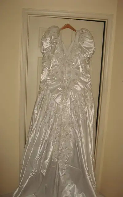 Eve of Milady Retro Wedding Gown size 14 (M), View more
