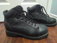 Men's Rustler steel toe Boots size 9 > Located in Shediac <