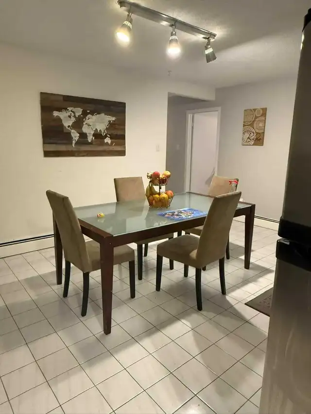 table a manger in Dining Tables & Sets in Longueuil / South Shore - Image 2