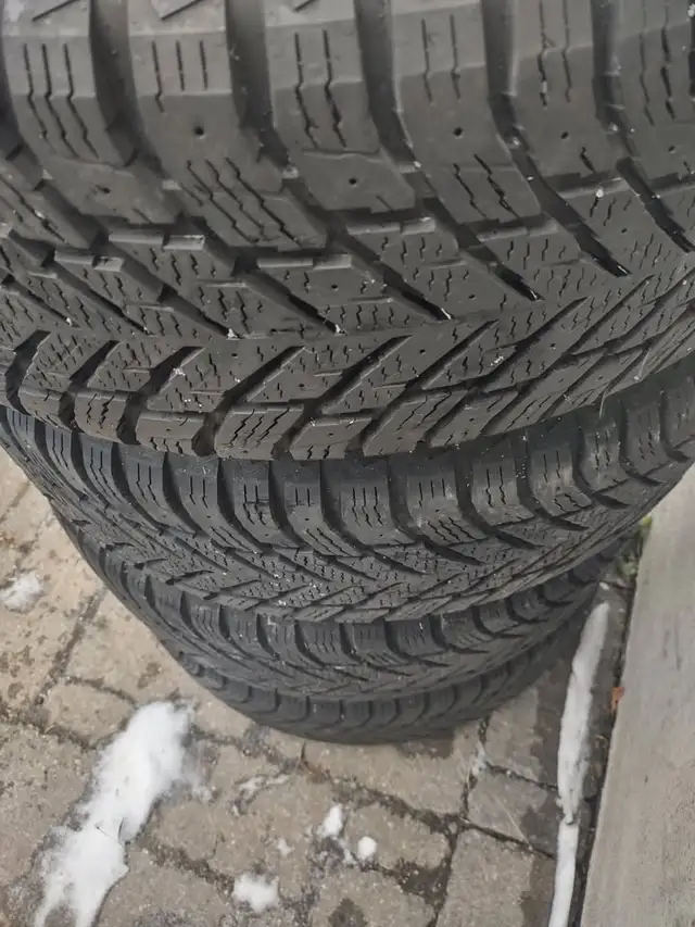 4 pneus hiver Nokian Hakkapeliitta10 225-60R17 comme neuf in Other in Laval / North Shore - Image 2