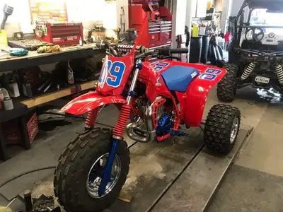 Honda 250r 1981 minutieusement reconditionné en pièces de collection plus de 18000$ d’investissement...