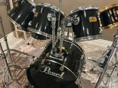 I am selling my piano black 6-piece Masters Studio Birch BRX shell pack. I am the original owner and...
