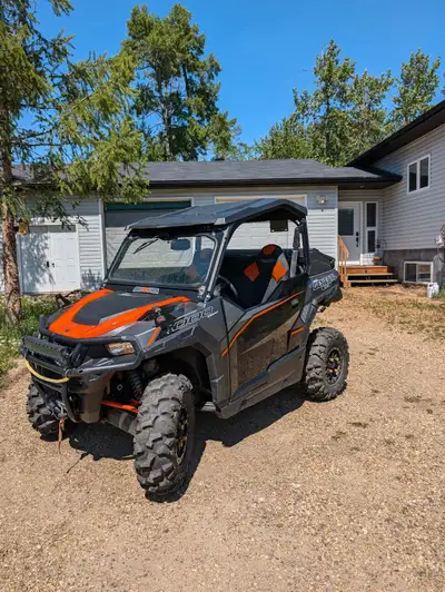 1645km Front bumper Rear bumper Rock sliders Full doors Fox shocks Roof Glass flip down windshield w...