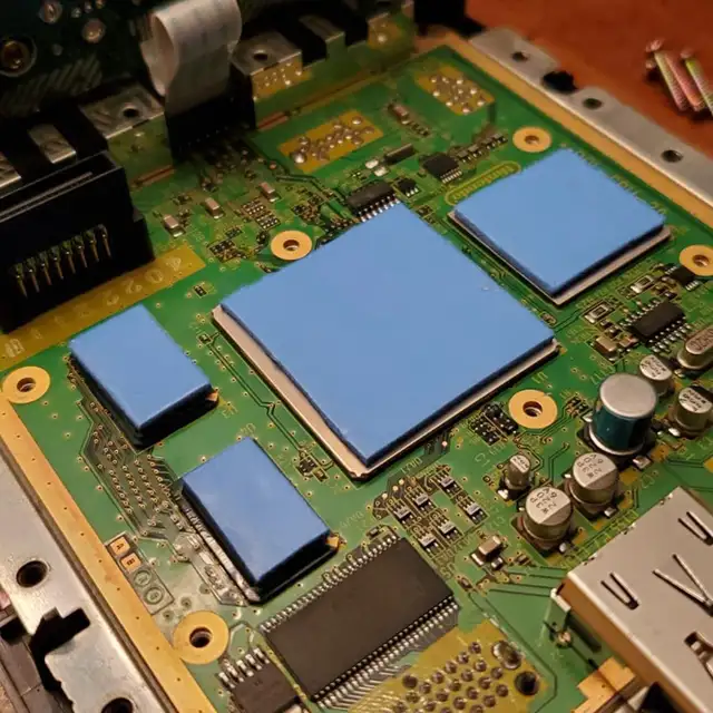 RGeek 6.0W/mK Thermal Pad GPU CPU Heatsink Cooling Conductive Si in Other in City of Montréal - Image 4
