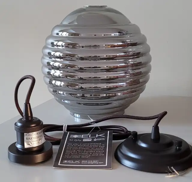 Lampe suspendue globe en verre Glass Globe Pendant Light in Indoor Lighting & Fans in Laval / North Shore - Image 2