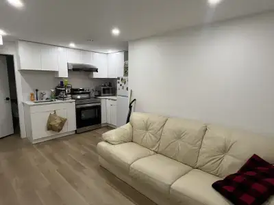 1 Bedroom for rent in a 2Bed 1Bath house Living room, Kitchen and Bathroom shared with me 5-7 by bus...