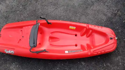 Get ready to paddle into fun with this used solo kayak! This vibrant red kayak is ready for solo adv...