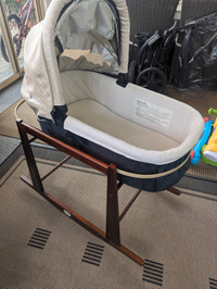 Uppababy Bassinet + Jolly Jumper Stand