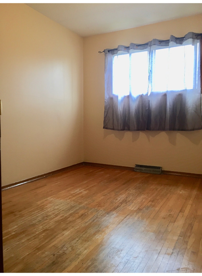 Room for rent in Centre St 725 include utilities Room Rentals