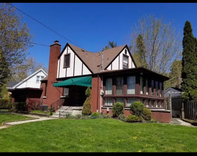 2 large rooms available May 2026!