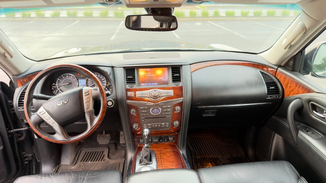 2015 Infiniti QX80 — photo 3