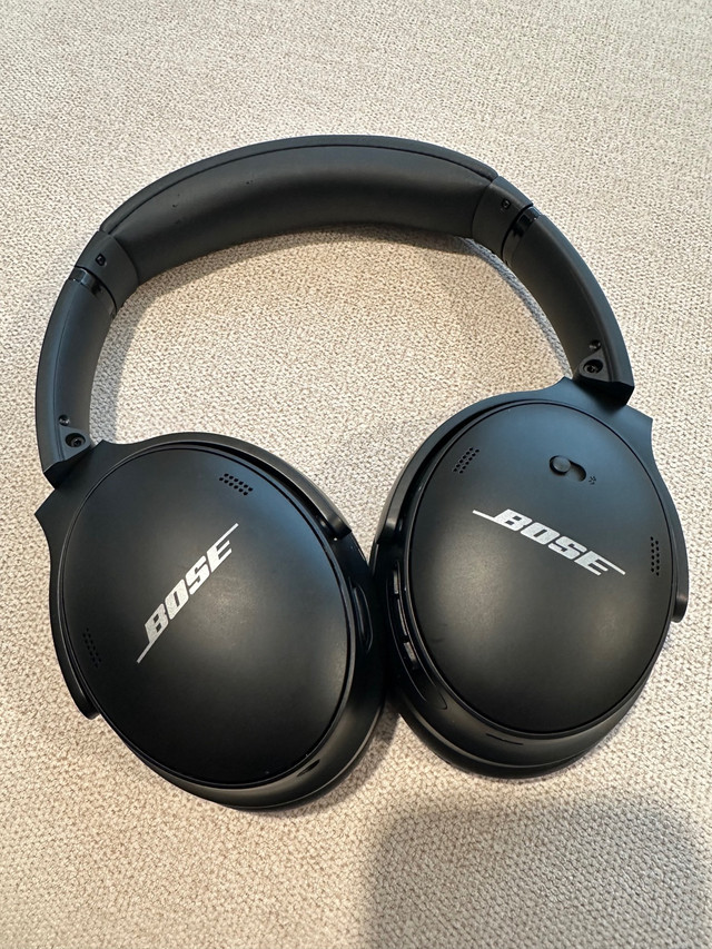 Bose QuietComfort 45 Headphones in Headphones in Dartmouth - Image 3