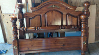 Traditional wood queen size bed