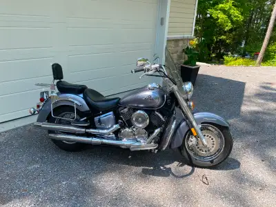 2003 V-Star 1100 Classic with low km's This would make a great bobber, lose the windshield, change t...