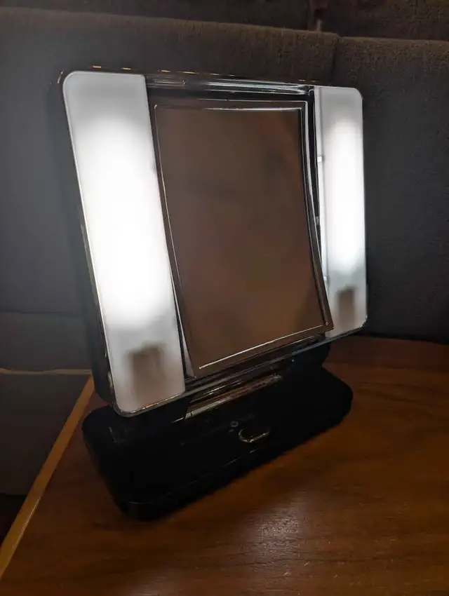 Ottlite light up makeup mirror in Bathwares in Woodstock - Image 3