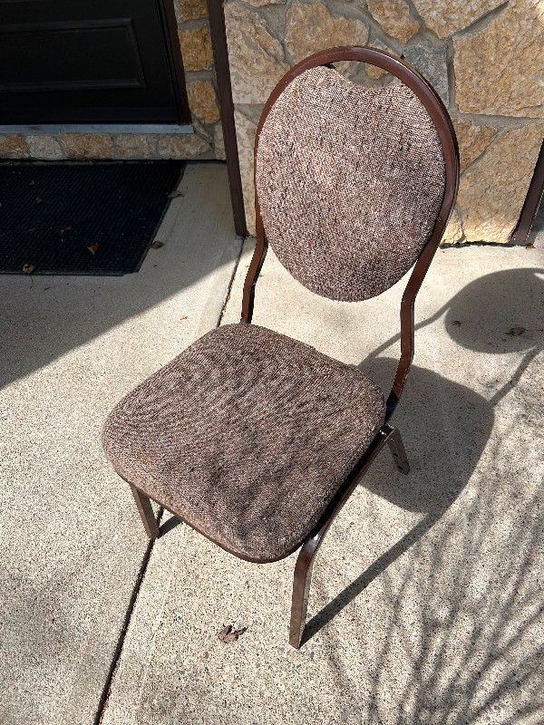 Padded chairs for sale in Chairs & Recliners in Portage la Prairie - Image 2