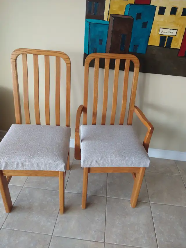 Mobilier de salle à manger 8 morceaux en chêne massif in Dining Tables & Sets in Longueuil / South Shore - Image 8