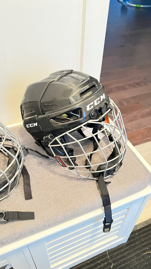 2 casques de hockey “jeunesse” dans Hockey  à Longueuil/Rive Sud - Image 2