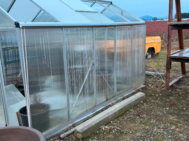 Walk-in Garden Greenhouse Polycarbonate Outsunny 10' x 6' x 6.4' in Plants, Fertilizer & Soil in Abbotsford