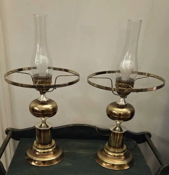 Pair of VTG Brass Hurricane Table Lamp / Art Deco Inspired 70s in Indoor Lighting & Fans in City of Toronto - Image 7