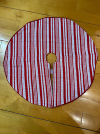 Red and white Christmas tree skirt