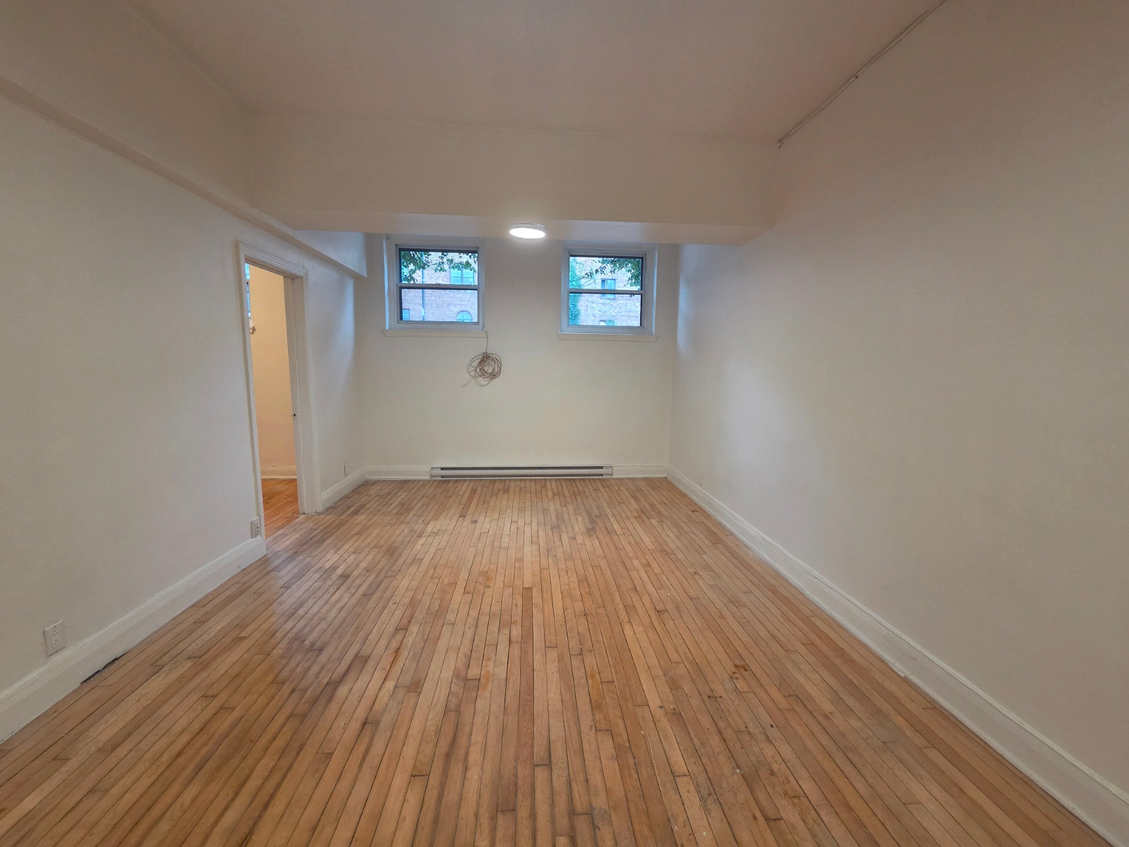 4 ½ spacieux - 2 chambres fermées & cuisine rénovée - Snowdon — photo 1
